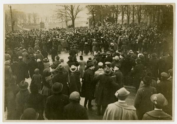 Folla - Milano - Bastioni di Porta Venezia - 5 gennaio 1919