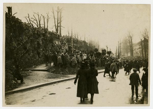 Folla - Milano - Bastioni di Porta Venezia - 5 gennaio 1919