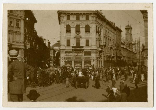 Folla - Milano - Piazza Cordusio - 28 luglio 1918