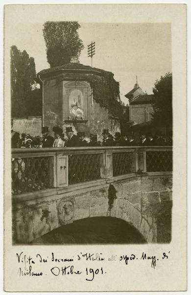 Milano - Via Francesco Sforza - Ca' Granda - ponte d'ingresso - processione durante la visita del Re Vittorio Emanuele III