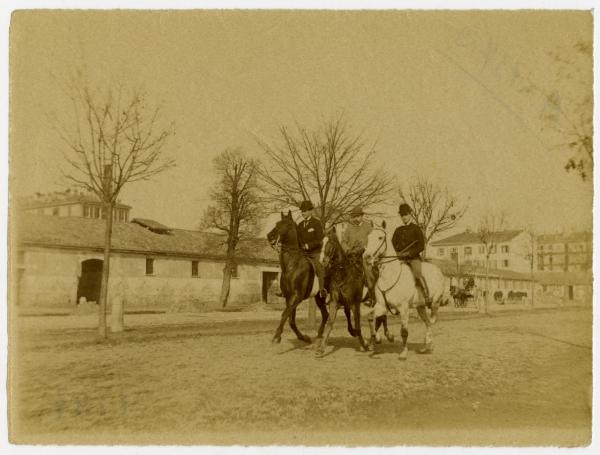 Milano - Vecchia Piazza d'armi (ora Parco Sempione) - Tre uomini a cavallo