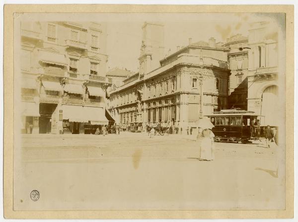 Milano - piazza Mercanti // veduta animata, insegne negozi