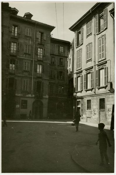 Milano - Piazza Pasquirolo imbocco via S. Zeno