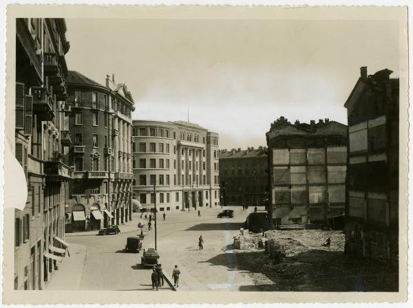 Milano - Piazza della Vetra - Palazzo del R. Istituto Tecnico Carlo Cattaneo - palazzi in demolizione