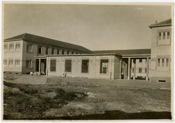 Milano - Via Polesine - Scuola elementare (ora scuola primaria via Polesine, sede I.C. Marcello Candia) - Lato posteriore