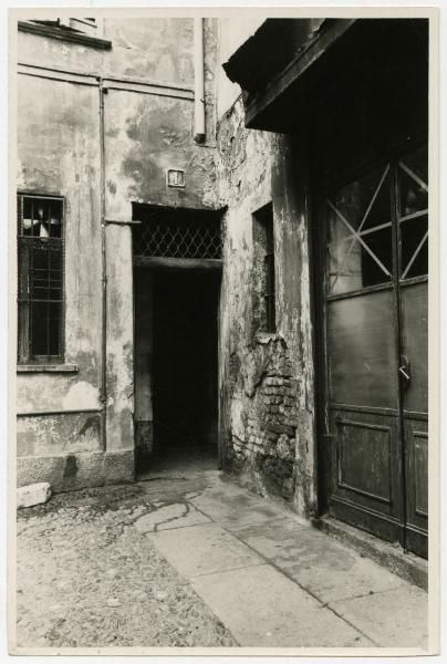 Milano - via Bottonuto, 1 - ingresso abitazione