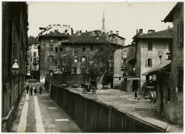 Milano - via Laghetto - Deposito Carrozze - Guglia del Duomo