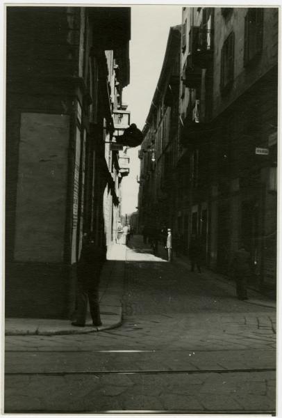 Milano - Via Paolo da Cannobio da Corso Roma (oggi Corso di Porta Romana) - Rotaie e passanti