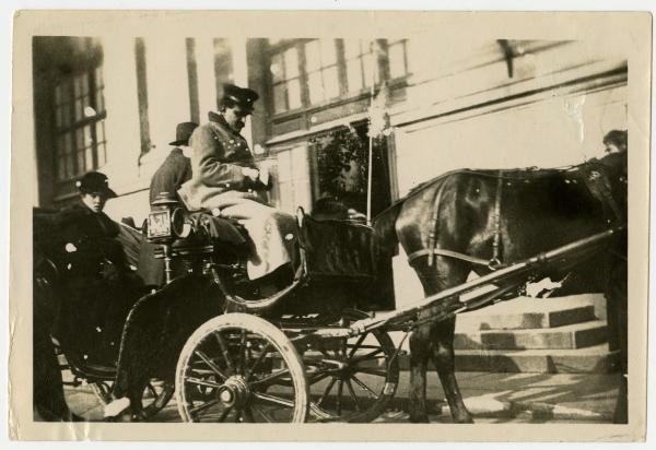 Milano - carrozza pubblica - cocchiere