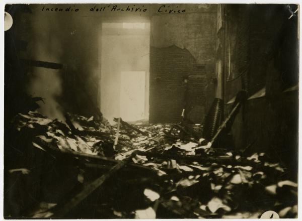 Milano - via della Signora 7 - Palazzo Trivulzio - Archivio civico - incendio