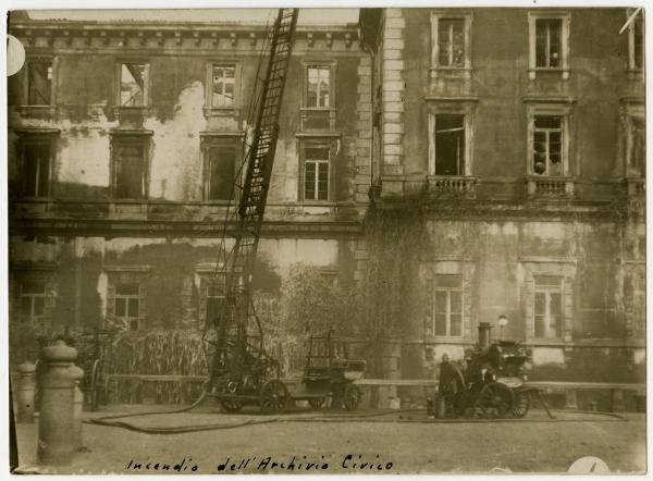 Milano - via della Signora 7 - Palazzo del Luogo Pio Trivulzio - Archivio civico - incendio