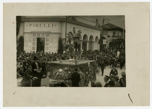 Milano - Fiera Campionaria - corso dei fiori - carro