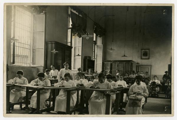 Milano - Istituto delle Stelline - scuola di cucito