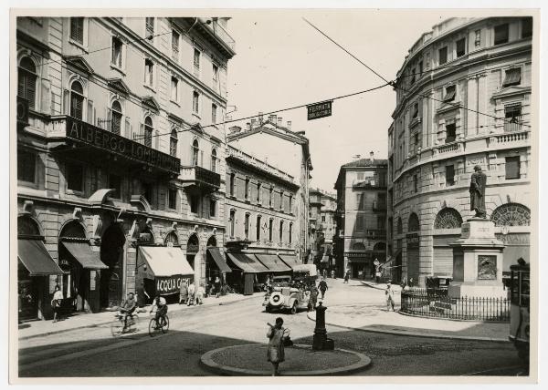 Milano - Piazza Cesare Beccaria - monumento a Cesare Beccaria