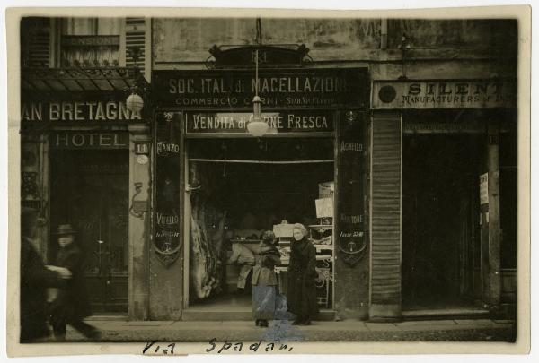 Milano - Via Spadari - macelleria