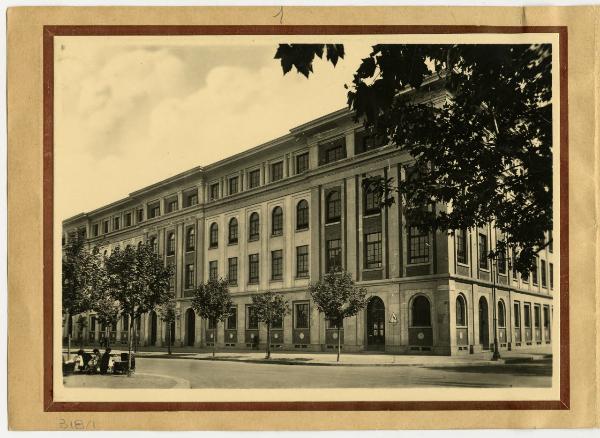 Milano - piazza Leonardo da Vinci - scuola elementare