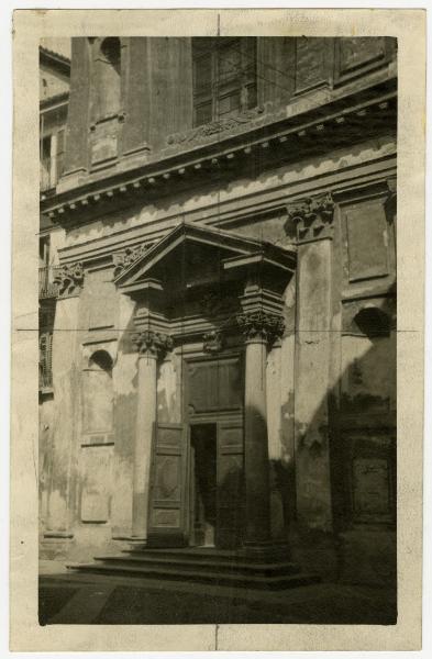 Milano - chiesa di San Vito in Pasquirolo - portale