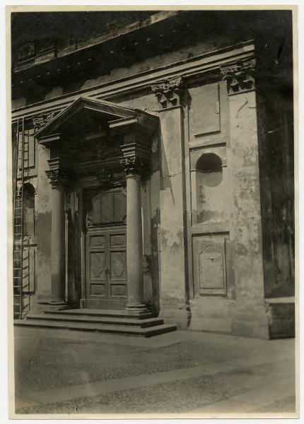 Milano - chiesa di S. Vito in Pasquirolo - portale