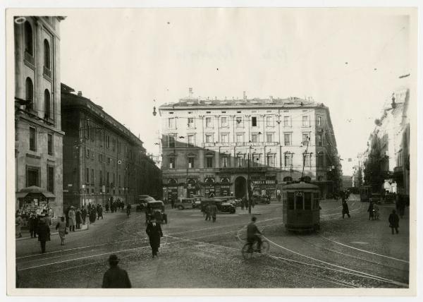 Milano - Piazza Missori - Monumento al Generale Giuseppe Missori