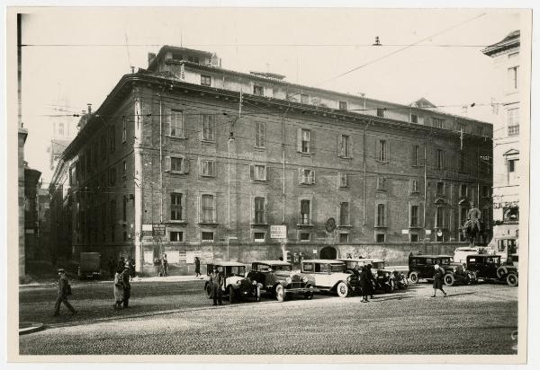 Milano - Piazza Missori - Monumento al Generale Giuseppe Missori - Chiesa di Sant'Alessandro in Zebedia - macchine