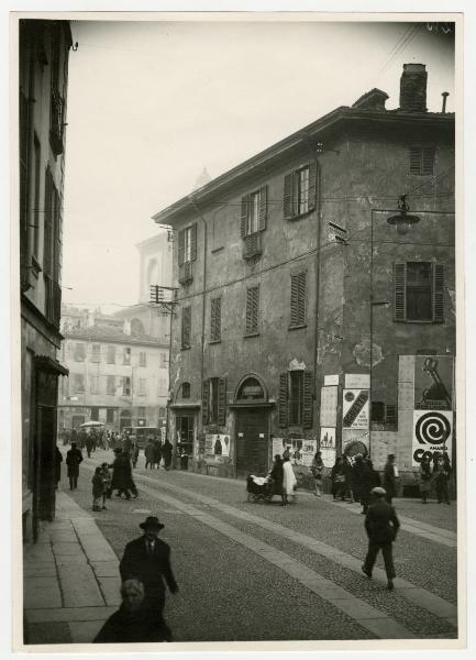 Milano - Piazza S. Stefano - Via Laghetto - San Bernardino alle ossa