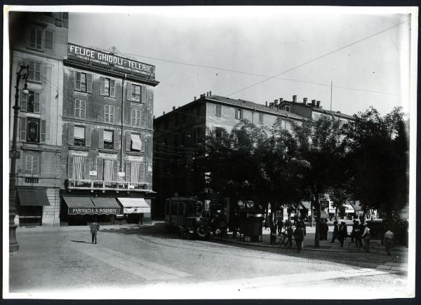 Milano - Piazza Fontana - Via Alciato (oggi via Beccaria) - tram