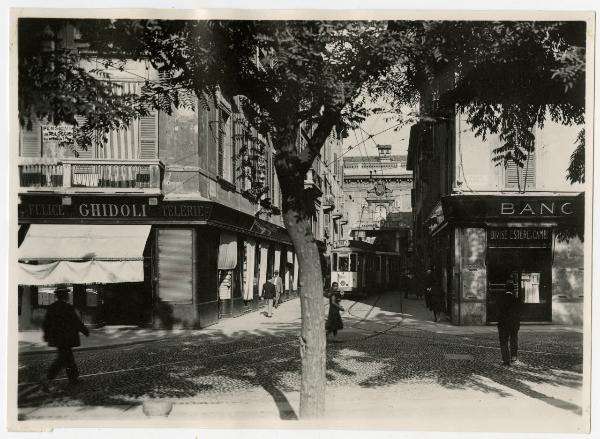 Milano - Via Alciato - Piazza Fontana