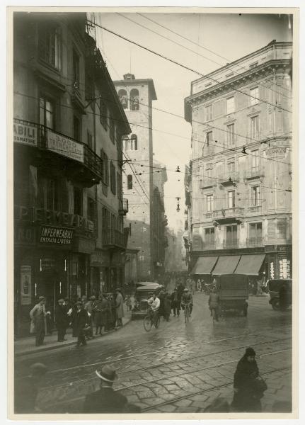 Milano - Via Speronari - Campanile della chiesa di S. Maria presso S. Satiro