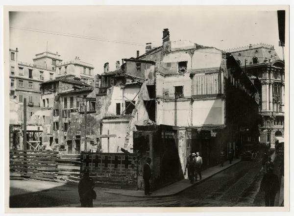 Milano - Via Gaetano Negri - Via Santa Maria Segreta - Via Gabrio Casati - Casa Broggi