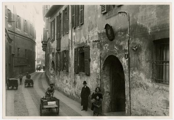 Milano - Via delle Ore N. 8 - Casa degli Ostiari