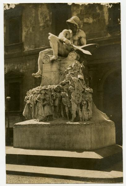 Milano - Monumento a Felice Cavallotti