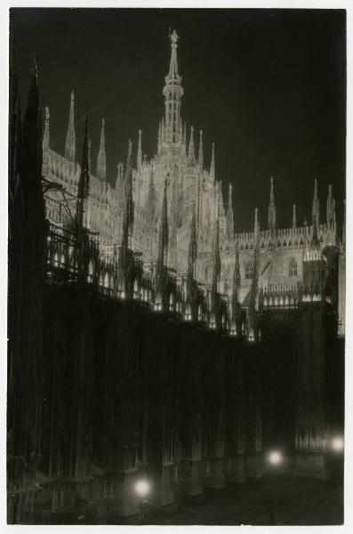 Milano - Duomo - Veduta notturna - Guglie