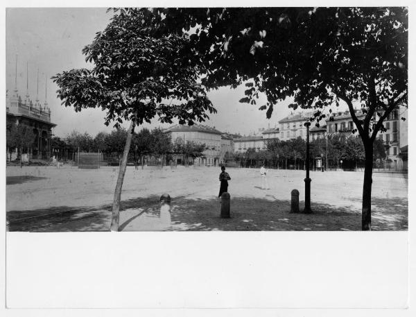 Milano - adiacente Castello Sforzesco- Via Ricasoli- veduta del caffè "Gnocchi"