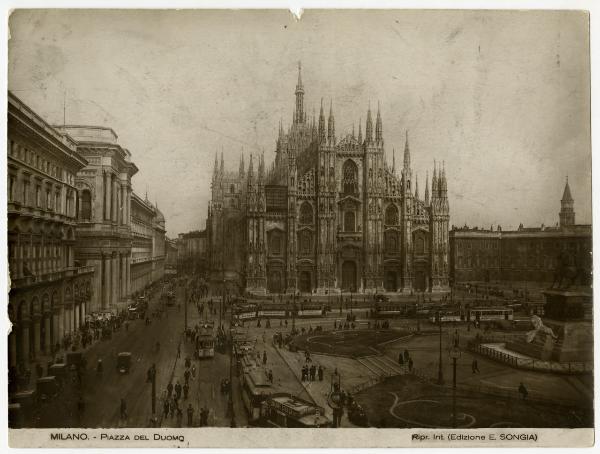 Milano - Piazza del Duomo - veduta della facciata del Duomo e imbocco di corso Vittorio Emanuele