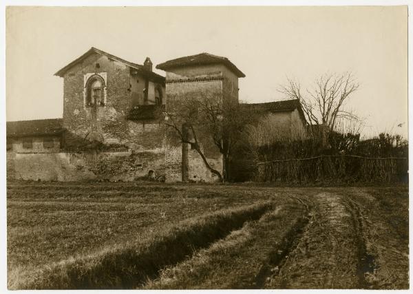 Milano - cascina Bolla - ora in via Paris Bordone 9 - veduta esterno