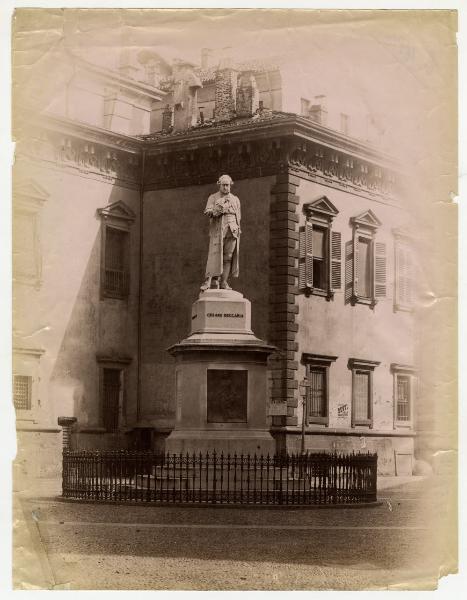 Milano - piazza Cesare Beccaria