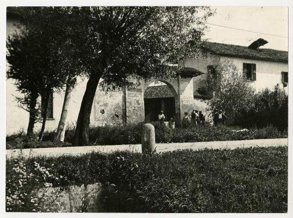 Milano - strada per Monluè ora al termine di viale Corsica - Cascina Malpaga