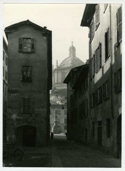 Milano - Piazza Vetra - vicolo Vetraschi - basilica di San Lorenzo