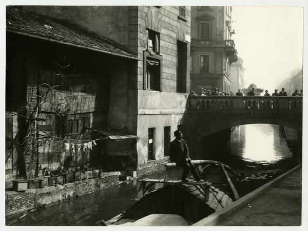 Milano - via De Amicis - ponte di Porta Ticinese - Naviglio - sostra