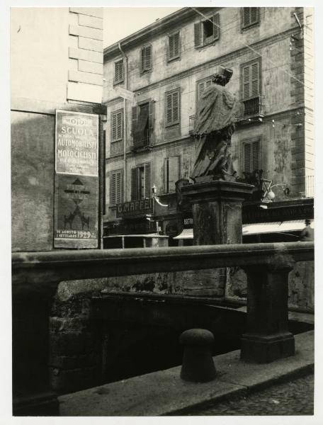 Milano - corso di Porta Romana - ponte - naviglio - statua