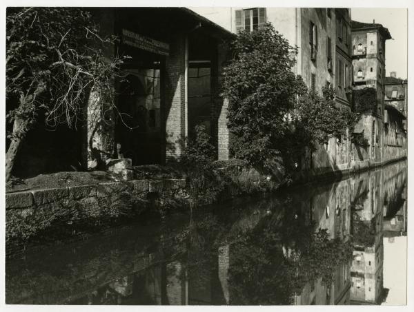 Milano - via Molino delle Armi - Naviglio - sciostra