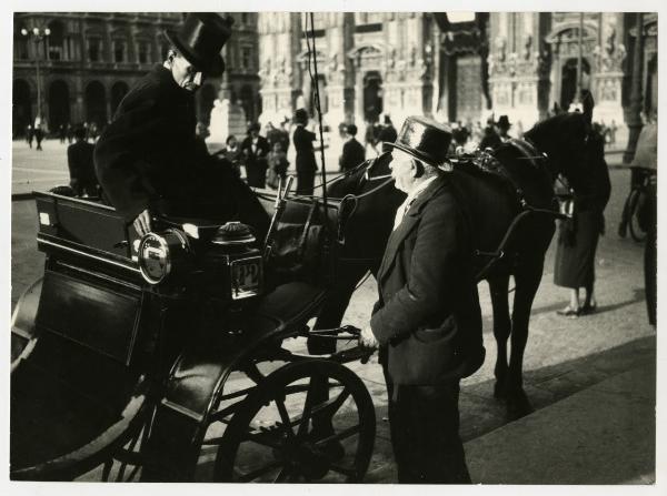 Milano - piazza Duomo - vettura a cavallo