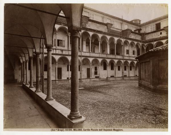 Milano - Ospedale Maggiore - Cortile della Ghiacciaia