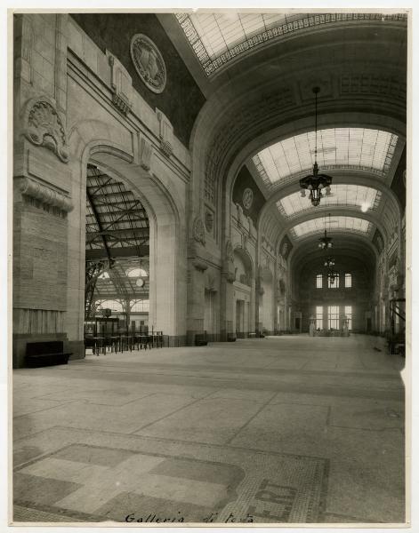 Milano - Stazione Centrale - interno - galleria superiore