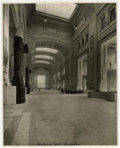 Milano - Stazione Centrale - atrio d'ingresso - galleria delle carrozze