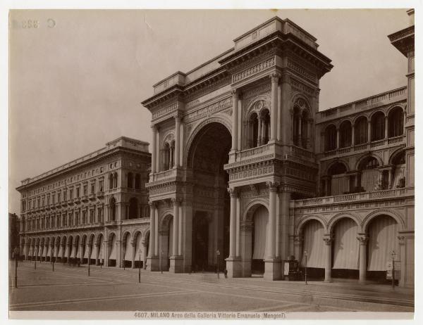 Galleria Vittorio Emanuele 2. <Milano>