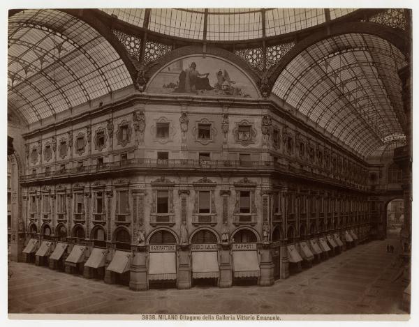 Galleria Vittorio Emanuele 2. <Milano>