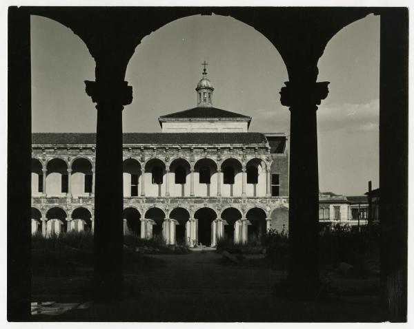 Milano - Università degli Studi già Ospedale Maggiore - veduta del cortile principale con porticato