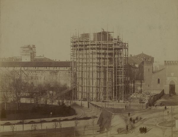 Milano - Castello Sforzesco - Torrione est e della "Cavallerizza"