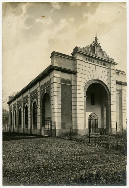 Milano - Rondò della Cagnola - Impianto dell'acqua potabile